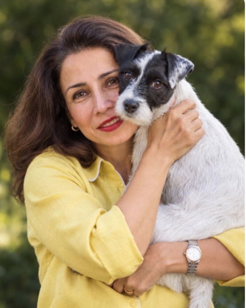 Tahereh Vetterli mit einem Hund